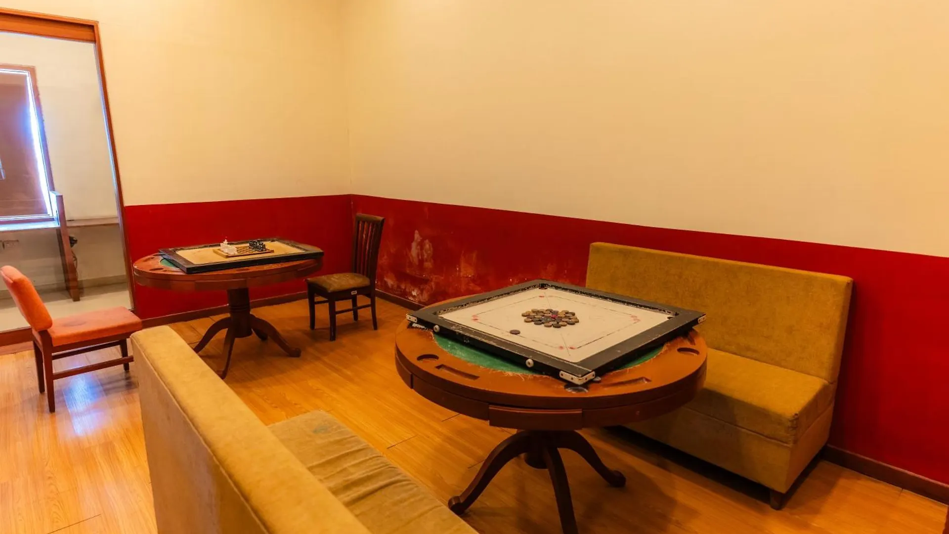 ****  Hotel The Sky Imperial, Udajpur Indie