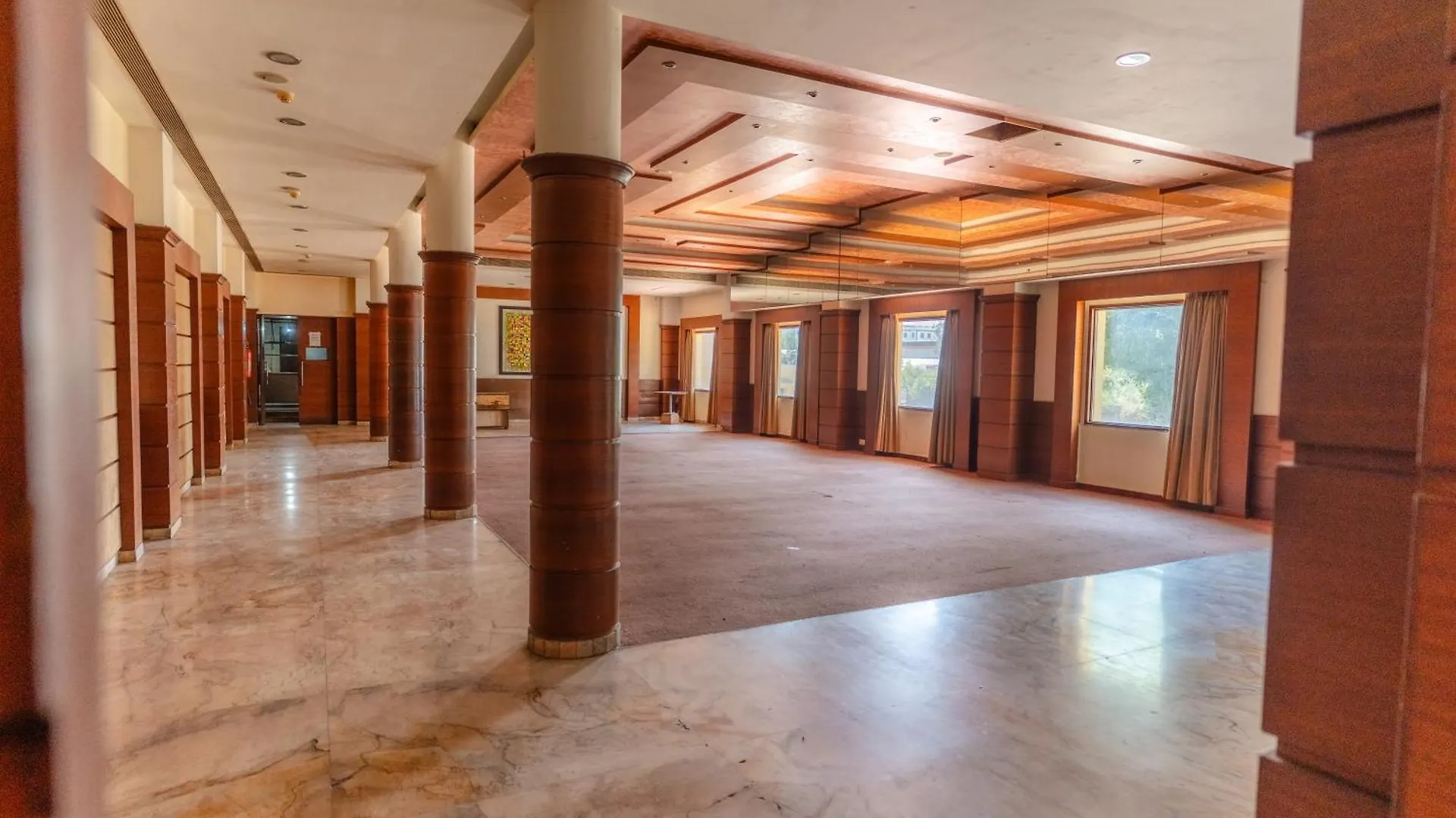 Hotel The Sky Imperial, Udajpur