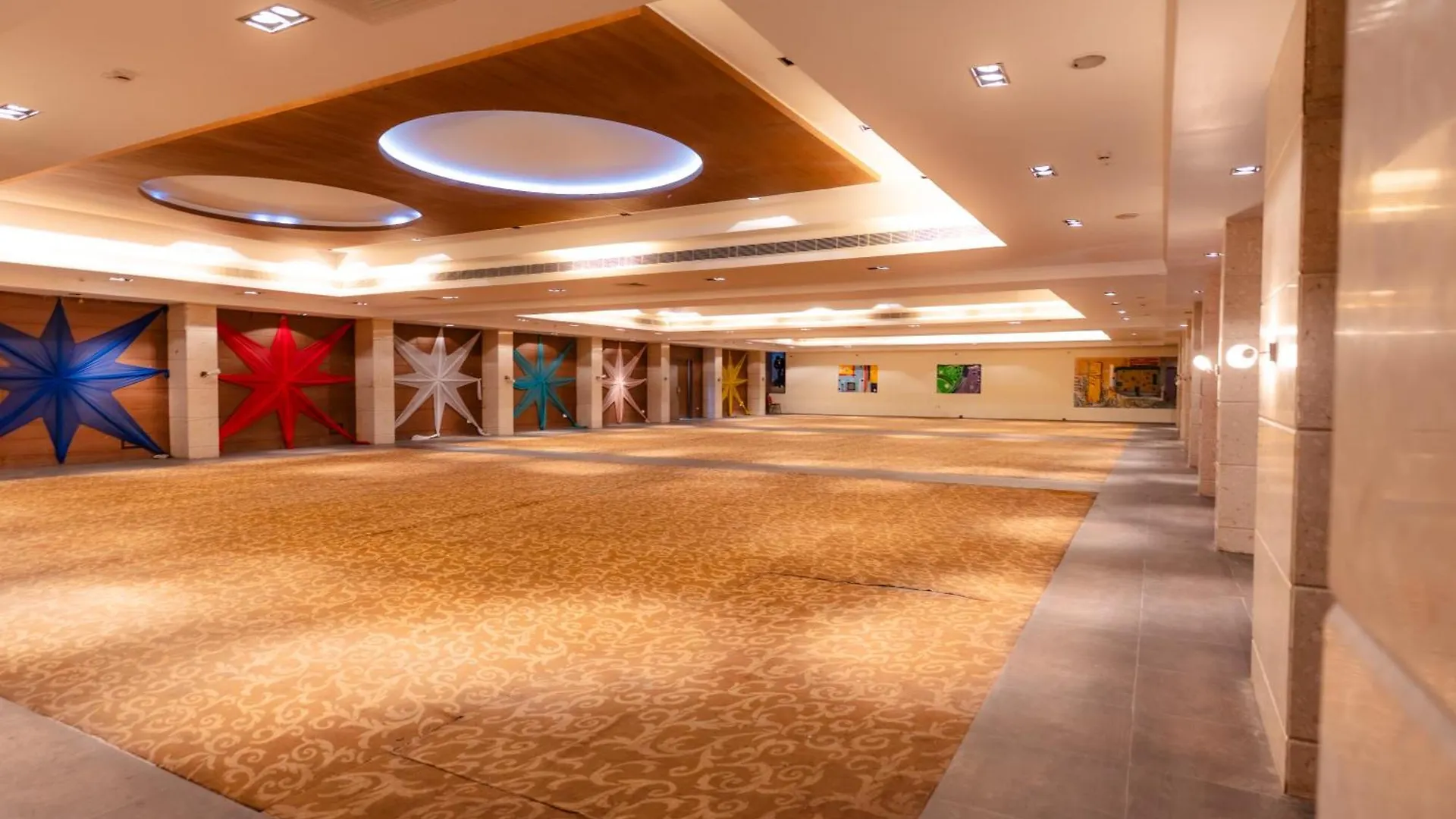 Hotel The Sky Imperial, Udajpur 4*,