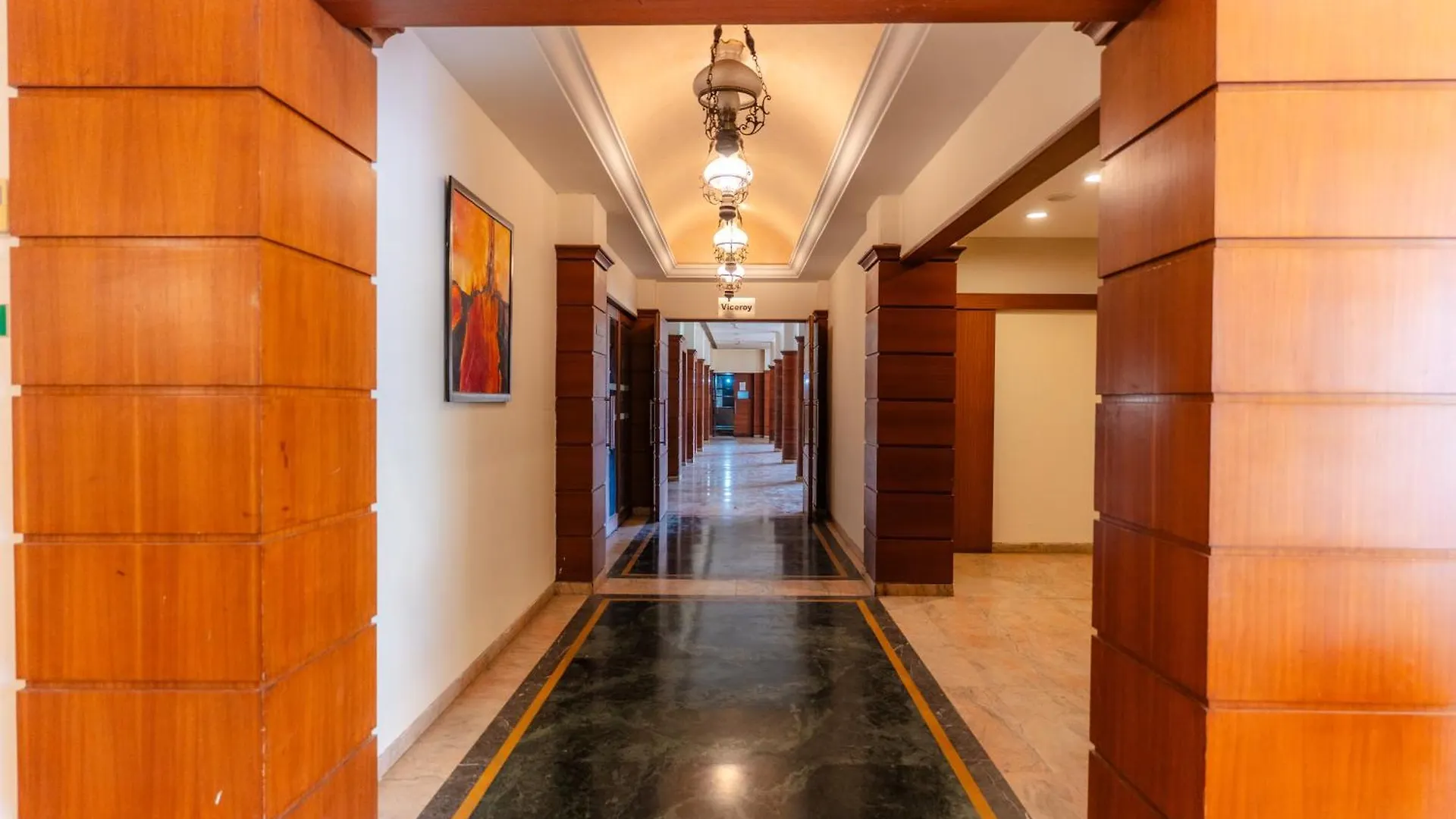 Hotel The Sky Imperial, Udajpur
