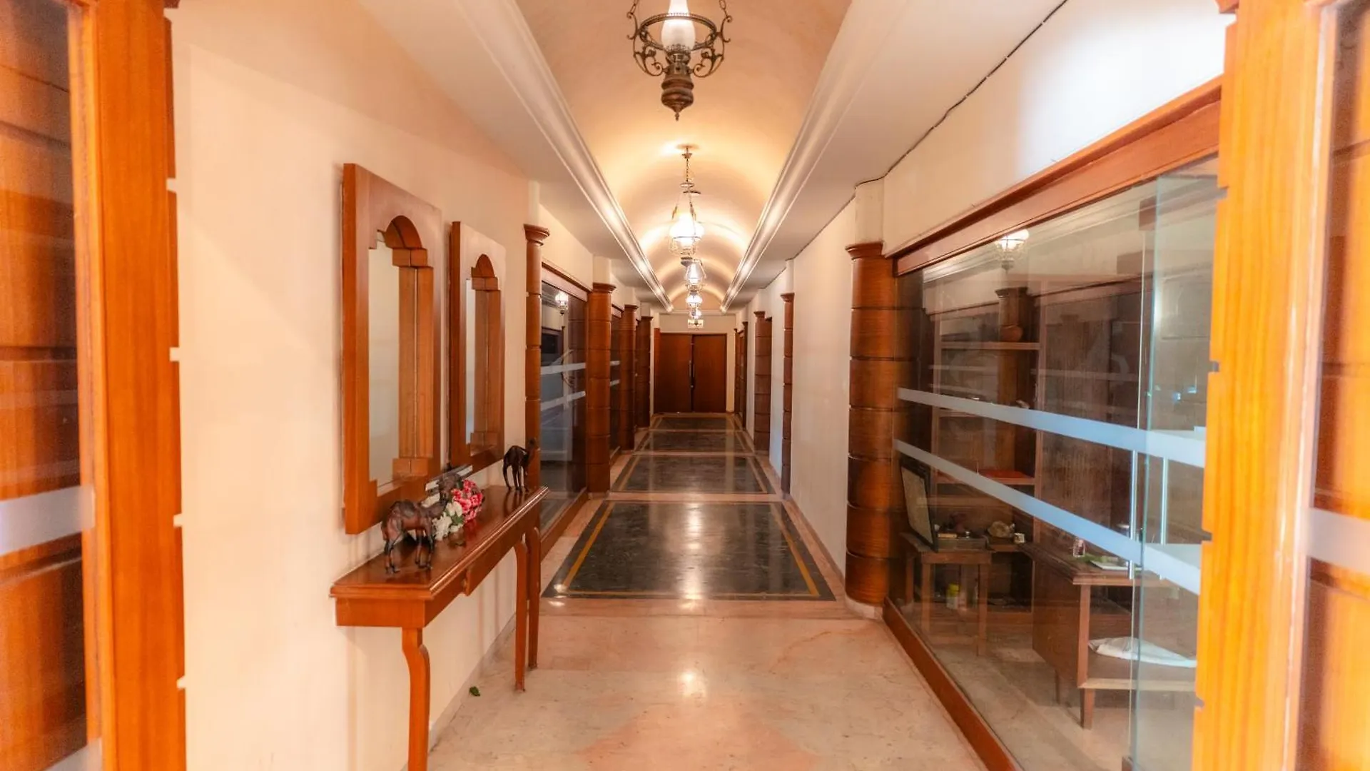 Hotel The Sky Imperial, Udajpur