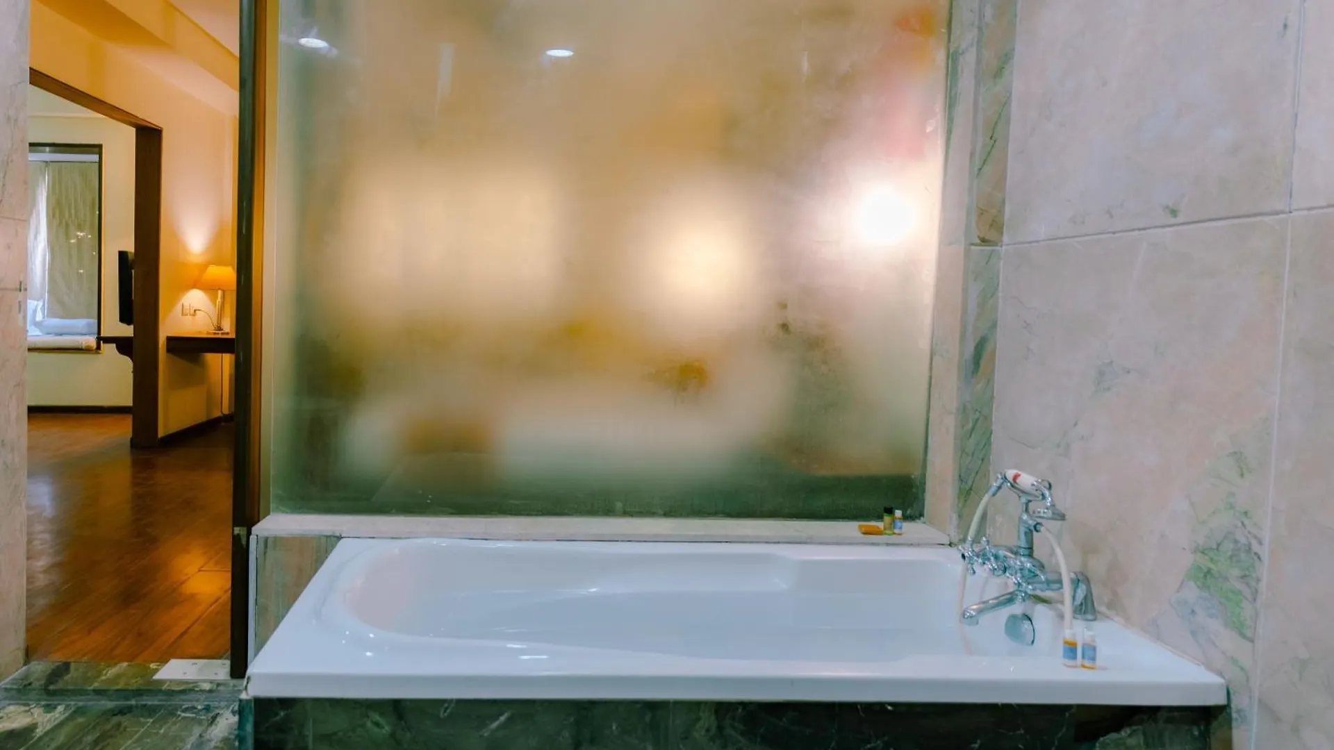 Hotel The Sky Imperial, Udajpur 4*,  Indie