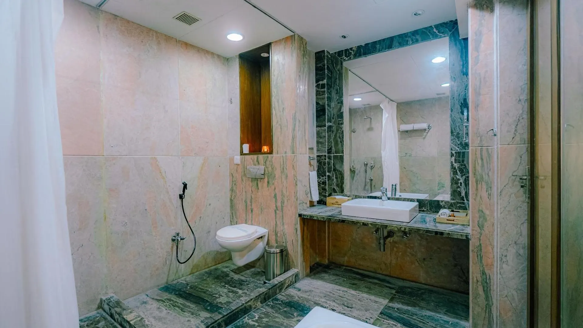 Hotel The Sky Imperial, Udajpur