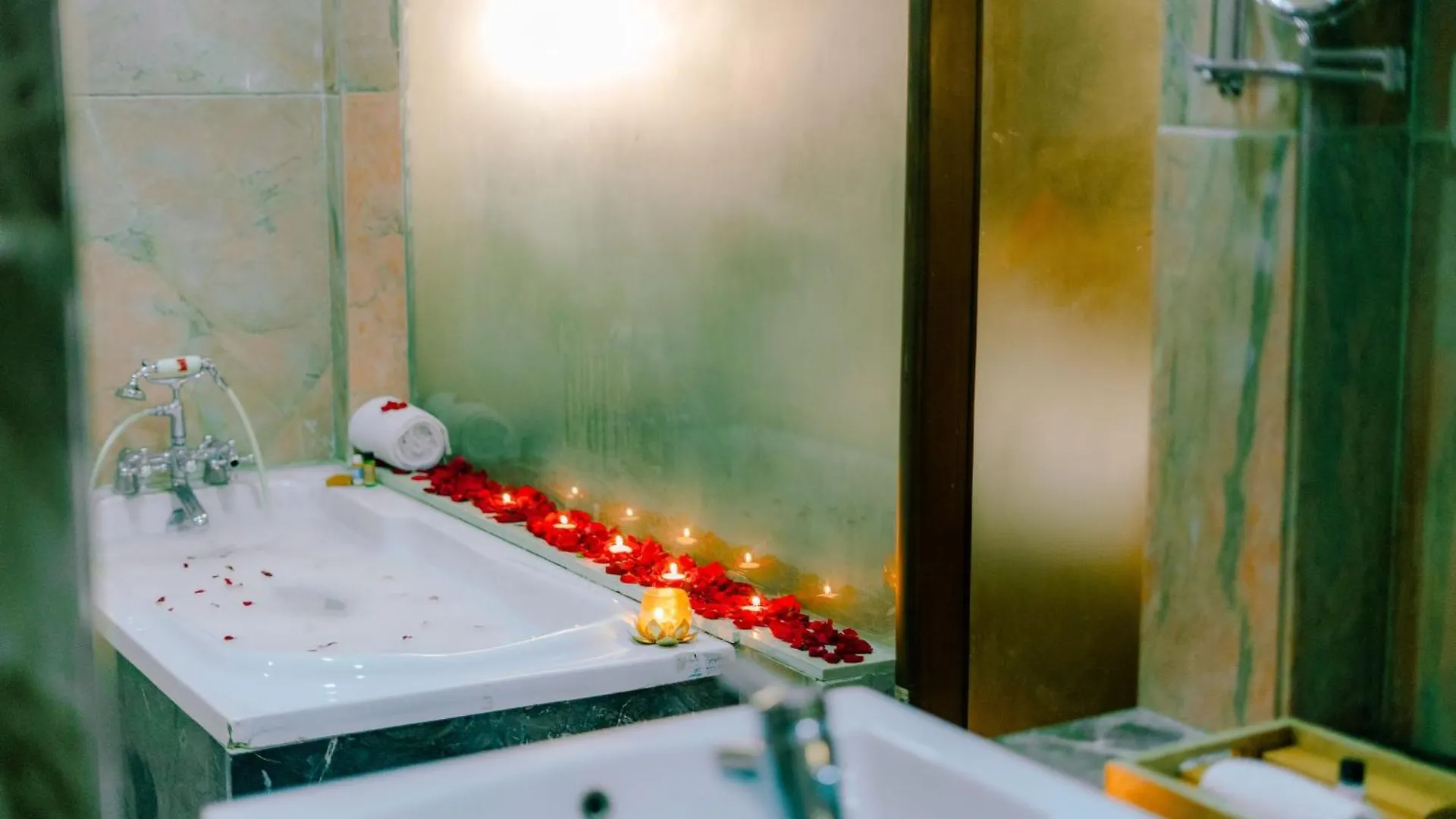 Hotel The Sky Imperial, Udajpur 4*,  Indie