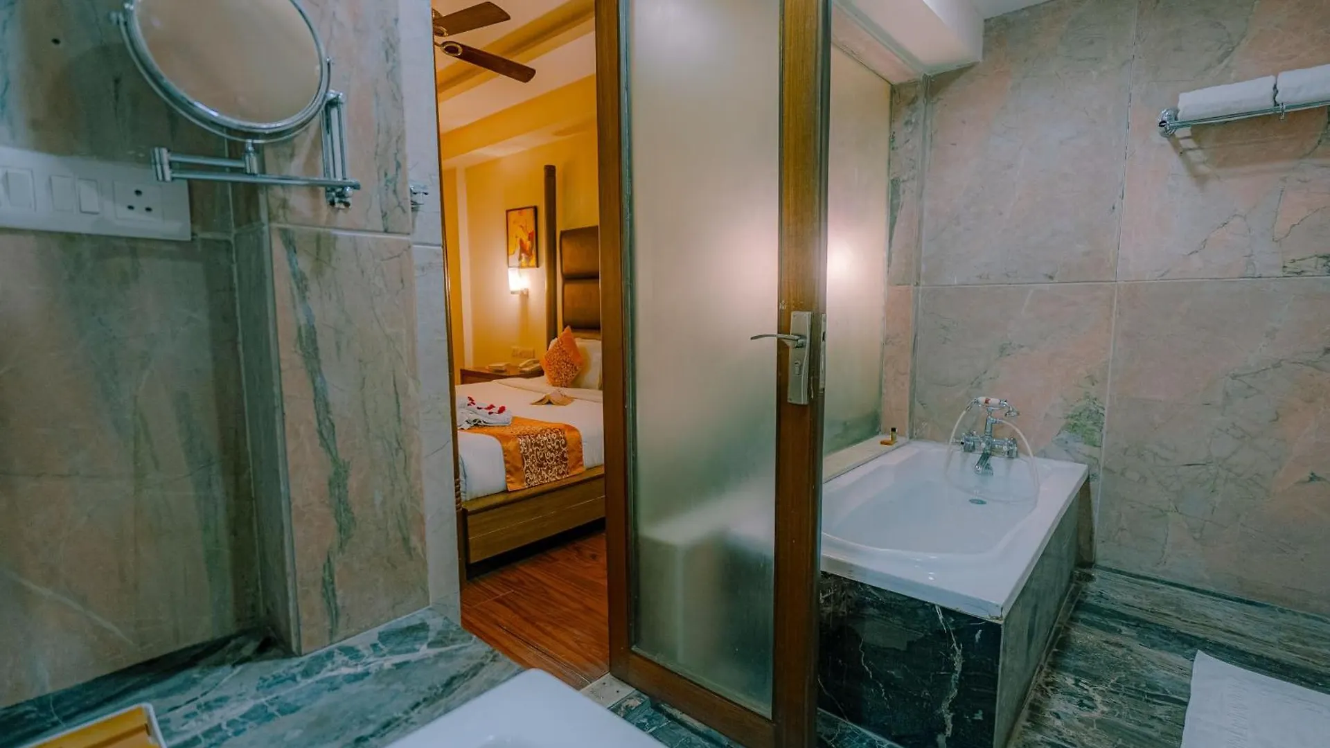 Hotel The Sky Imperial, Udajpur 4*,  Indie