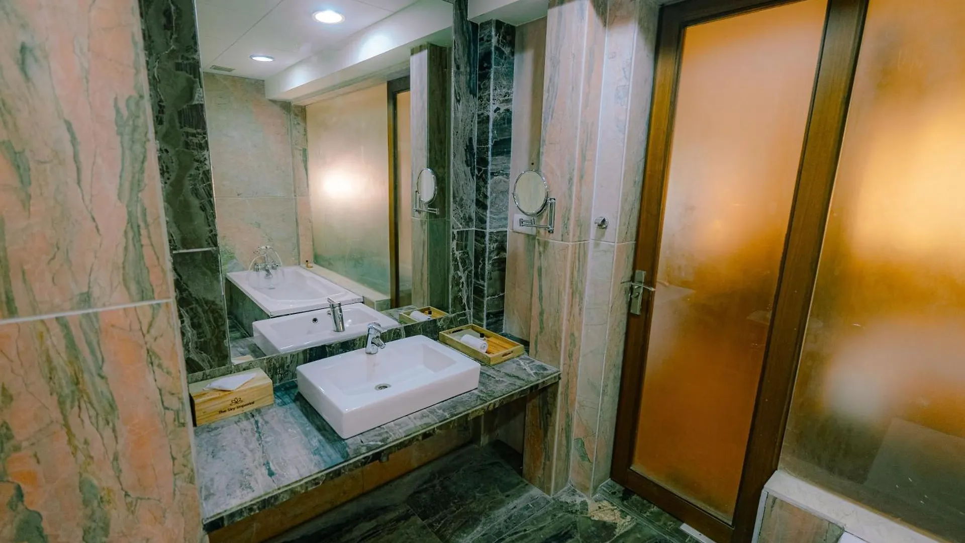****  Hotel The Sky Imperial, Udajpur Indie