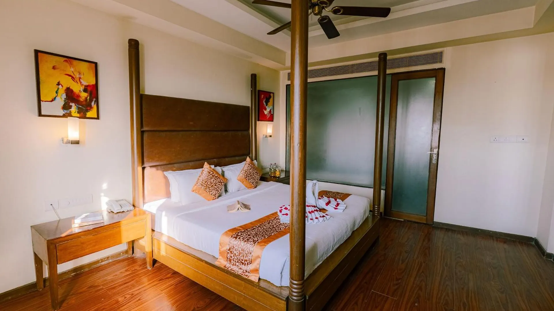 Hotel The Sky Imperial, Udajpur