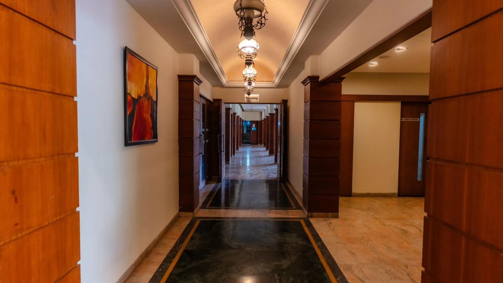 Hotel The Sky Imperial, Udajpur Indie